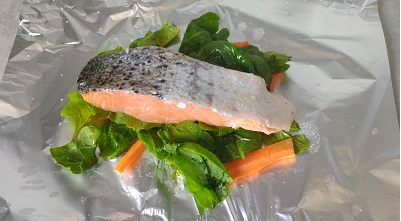 Papilotte de saumon et petits légumes